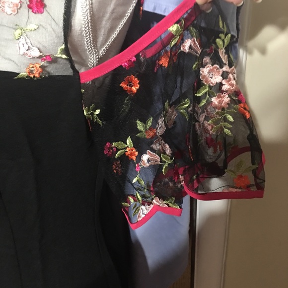 1 LEFT New  floral  embroidered dress - Picture 5 of 8